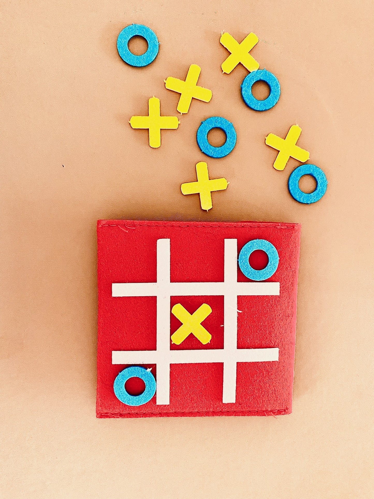 Travel Knots and Crosses