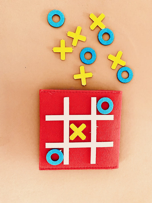 Travel Knots and Crosses